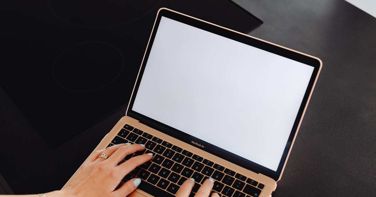 Como criar um produto digital do zero (e vender o primeiro sem audiência gigante)
