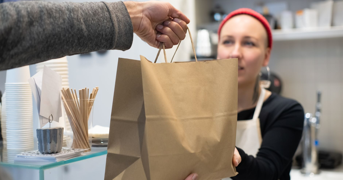 Como fidelizar clientes: faça quem já comprou comprar de novo