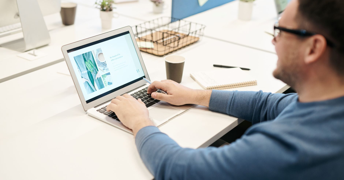 Como prospectar clientes com IA (sem comprar lista e sem parecer robô)