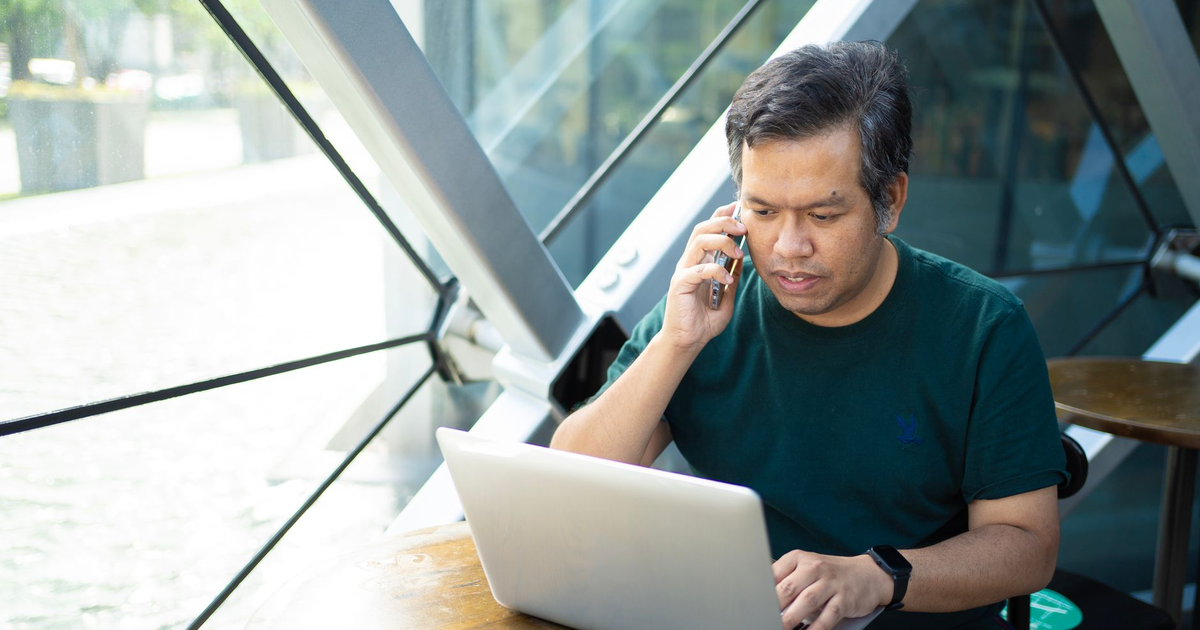 Como vender serviços: o guia completo do posicionamento ao fechamento