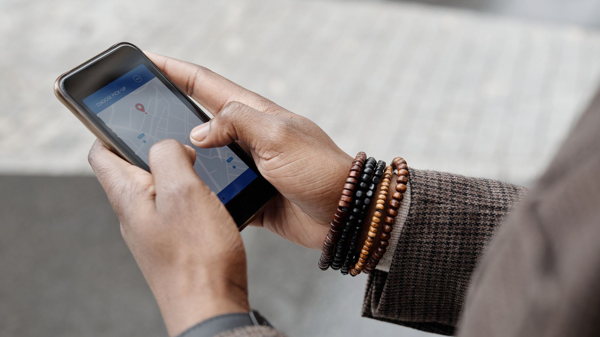 Ask Maps chega ao Brasil: achar empresa no Maps agora é conversa com a IA